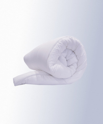 Couette synthétique Okö – Moelleuse, chaude et économique