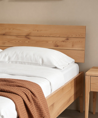 Lit Kaia – Chêne massif et design naturel
