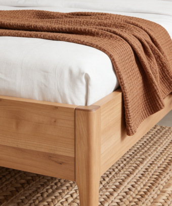 Lit Kaia – Chêne massif et design naturel