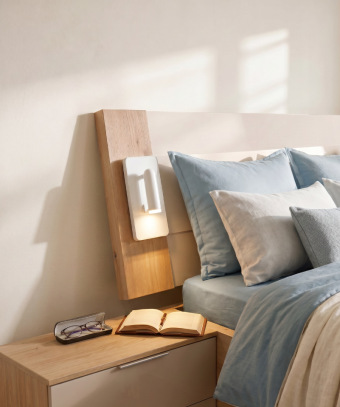 Lit Oryona – Design lumineux et finition bois moderne