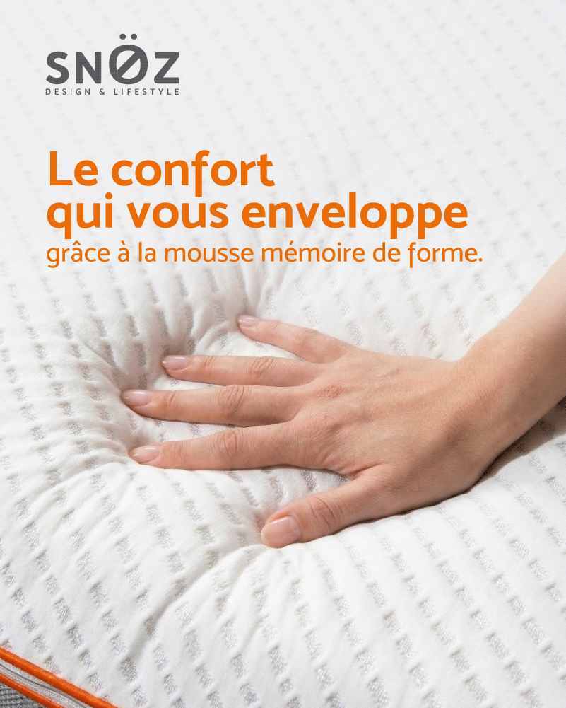Main s'enfonçant dans le matelas montrant l'accueil de la mémoire de forme